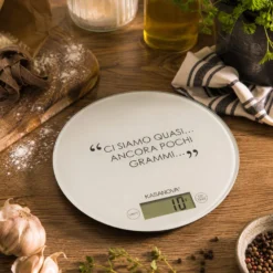 Bilancia da cucina digitale bianca tonda con scritta