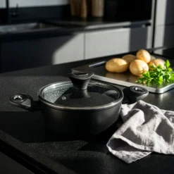 Casseruola antiaderente 20 cm Collection nera con coperchio