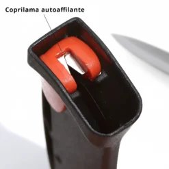 Coltello con coprilama autoaffilante