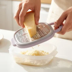 Grattugia piccola con contenitore