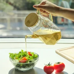 Oliera 900 ml in vetro borosilicato e tappo in bambù ambra
