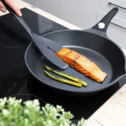 Paletta forata 34,4 cm Baker's Secret in nylon nero