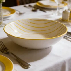 Piatto fondo bianco righe gialle porcellana Mix e Match