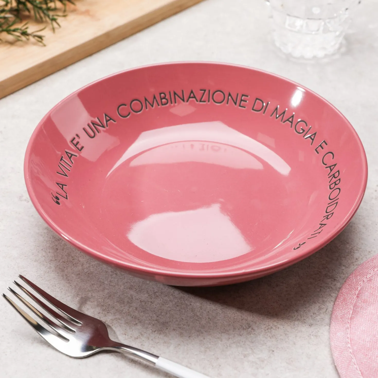 Piatto fondo malva con scritta 20 cm in stoneware