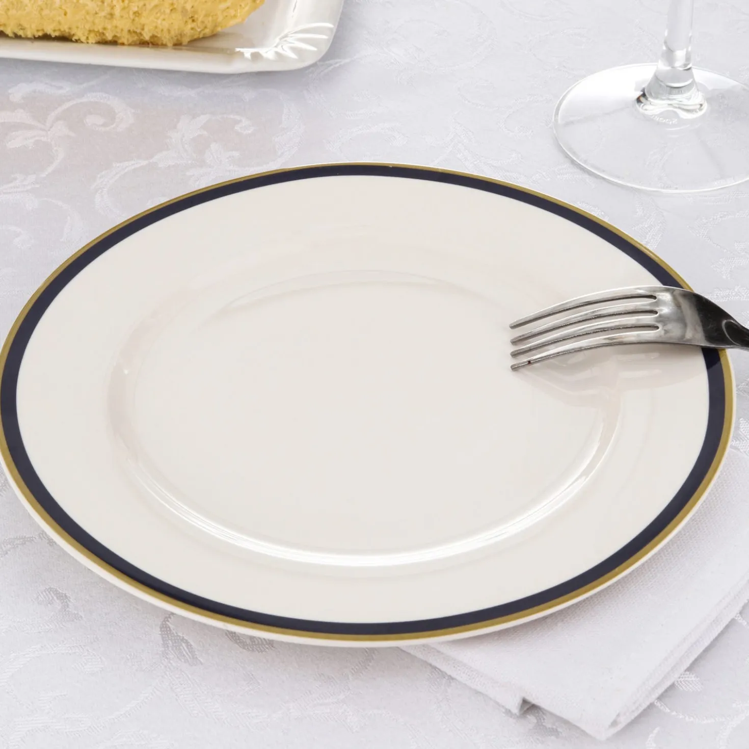 Piatto frutta con filo blu e oro in new bone china, da 20 cm