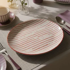 Piatto piano bianco righe rosse porcellana Mix e Match