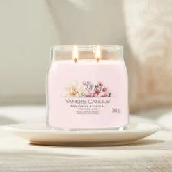 Pink Cherry Vanilla, candela in giara media Yankee Candle