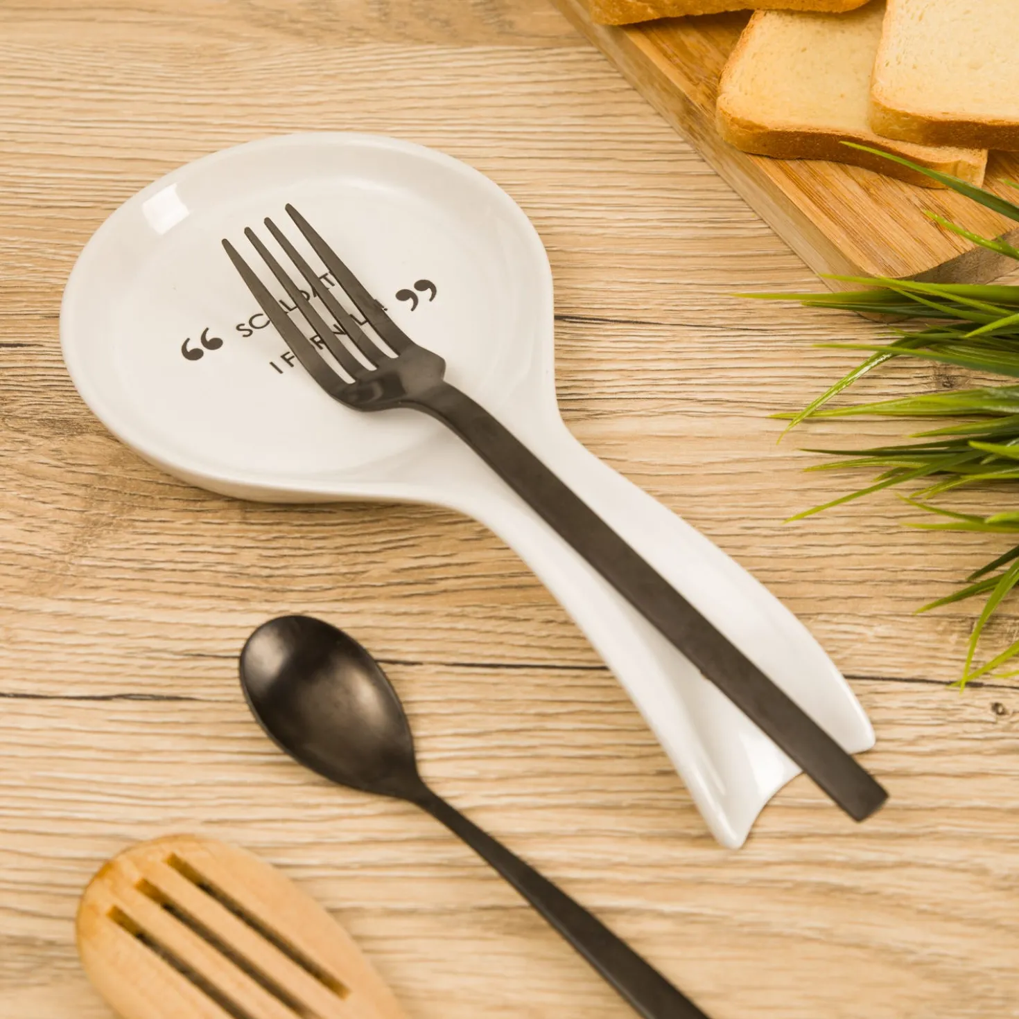 Poggiamestolo bianco con scritta 22 cm