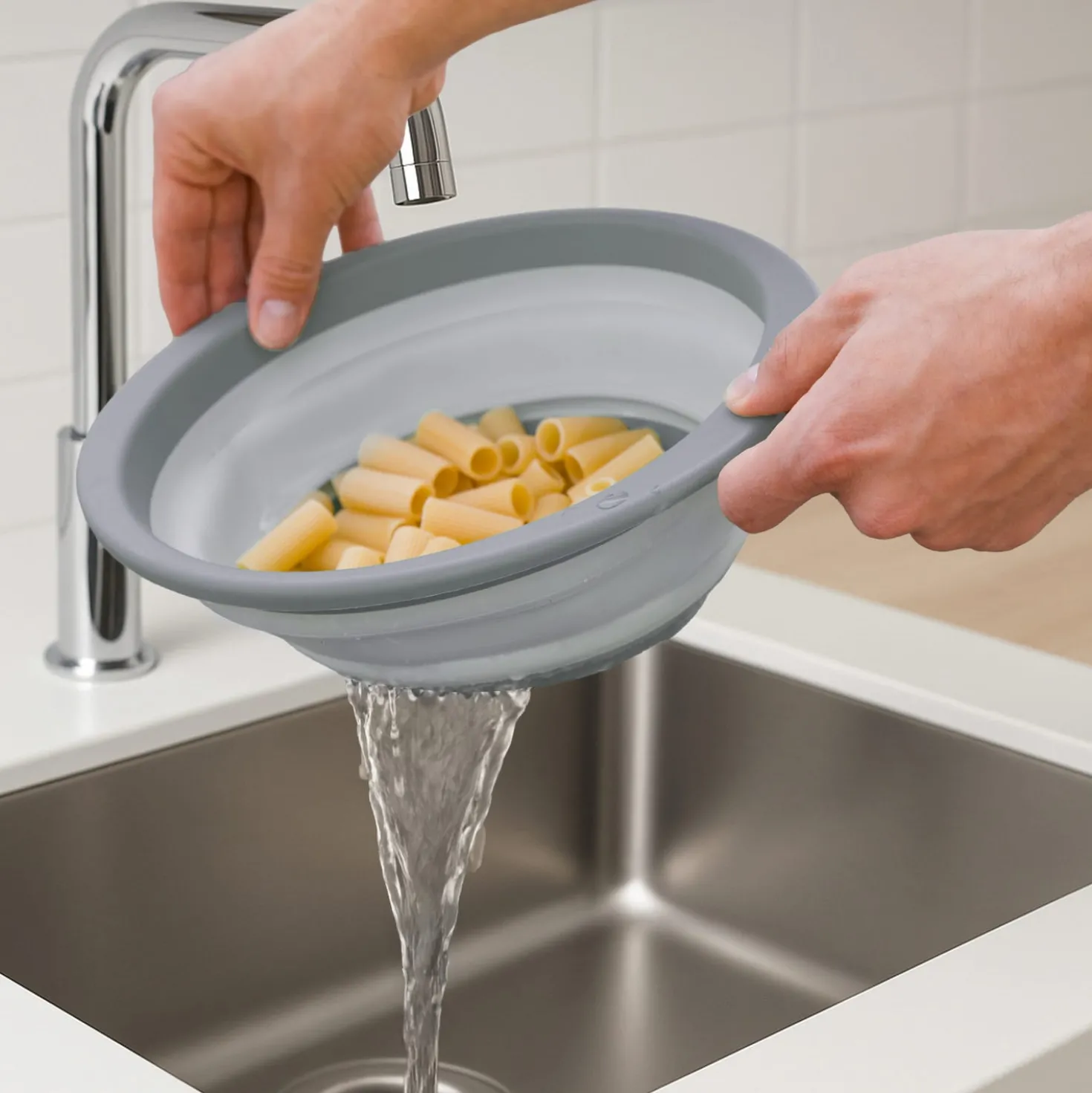 Scolapasta pieghevole salvaspazio tondo grigio