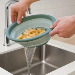 Scolapasta pieghevole salvaspazio tondo verde