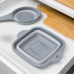 Scolapasta quadrato salvaspazio pieghevole grigio