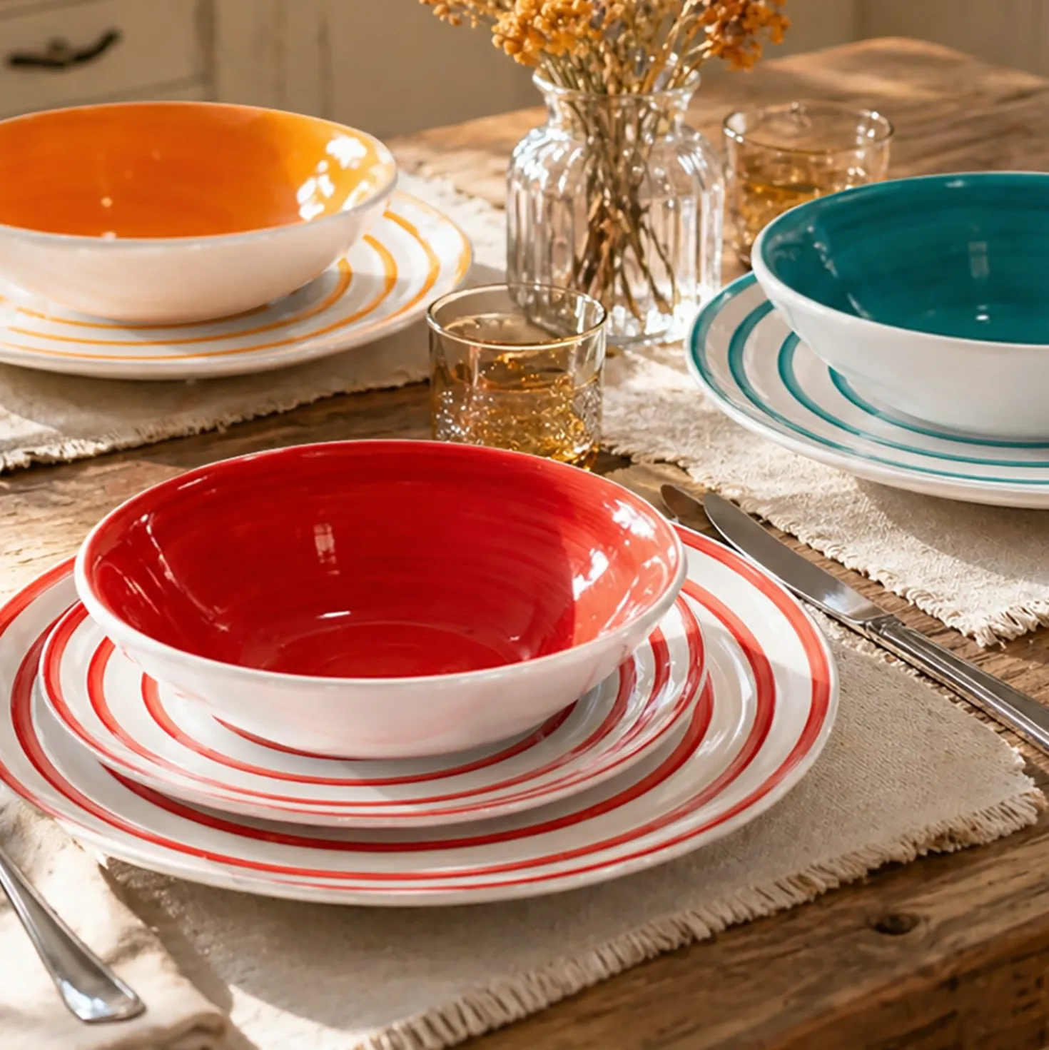 Servizio 18 piatti ceramica spirale colorati Ischia