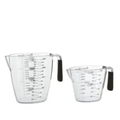 Set 2 caraffe in plastica con manico in gomma