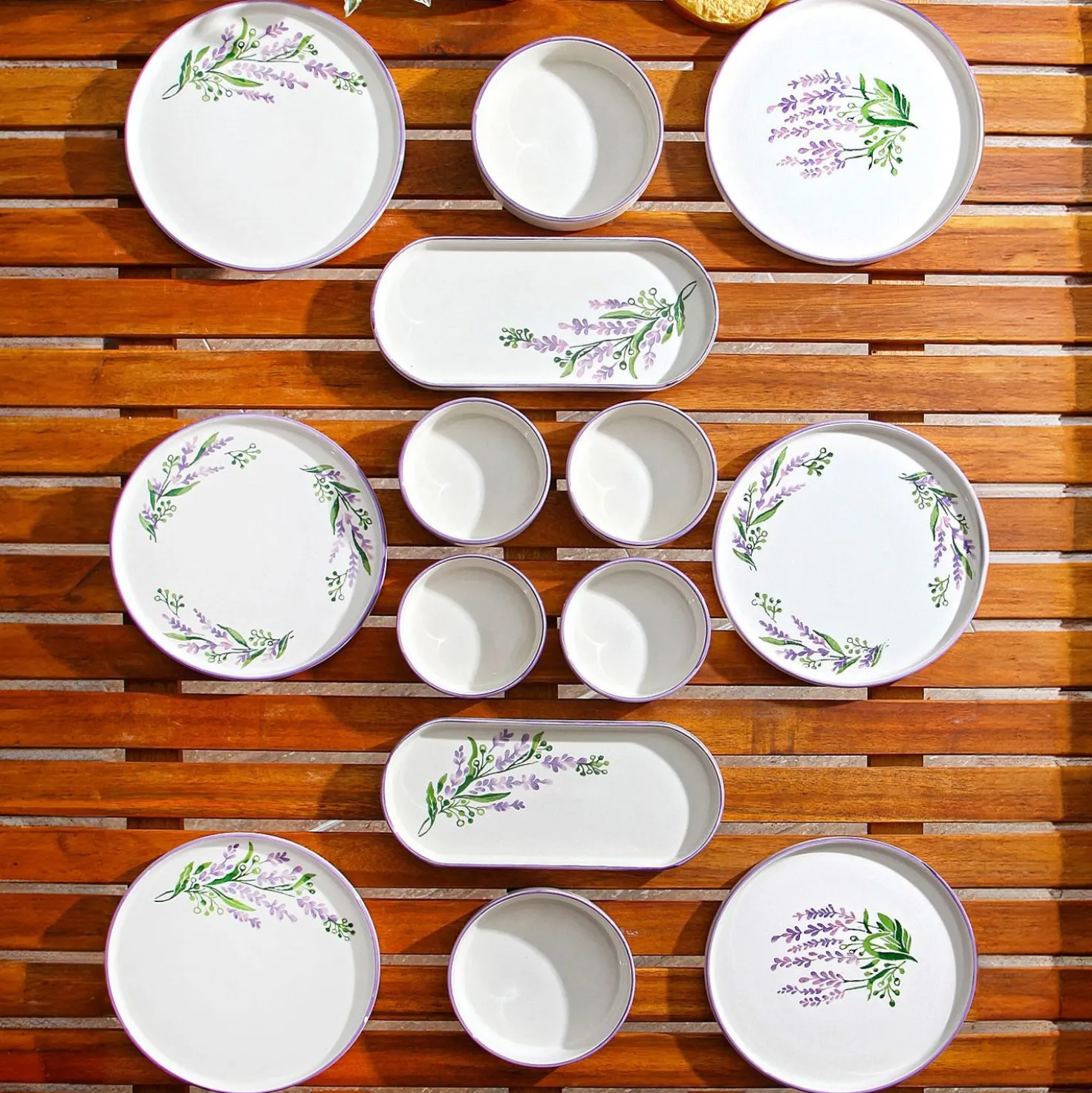 Set 14 pezzi tavola ceramiica con dettaglio fiore