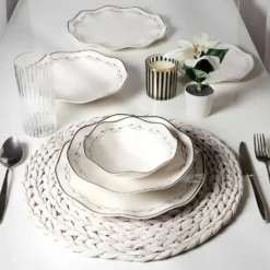 Set 24 piatti bordo ondulato nero