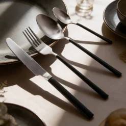 Set 24 posate acciaio inox manico nero Supreme
