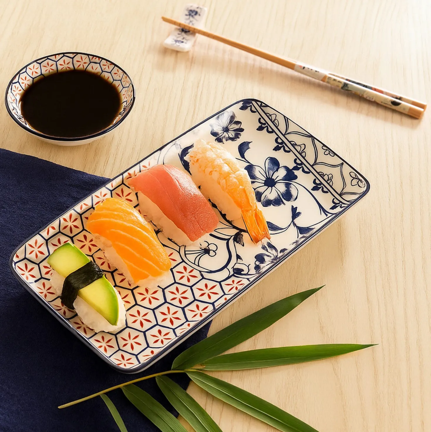 Set sushi 3 pezzi piattino rettangolare blu rosso Sushiko