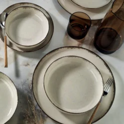 Set tavola beige puntinato 24 pezzi in porcellana