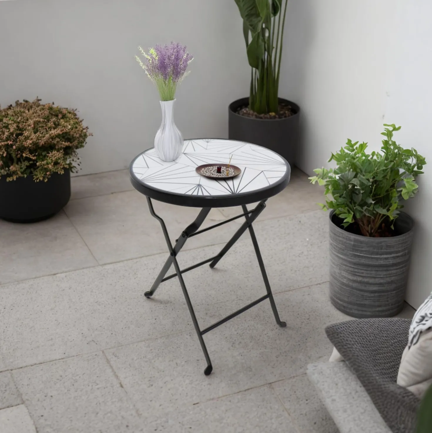 Tavolino portavaso tondo geometrico bianco