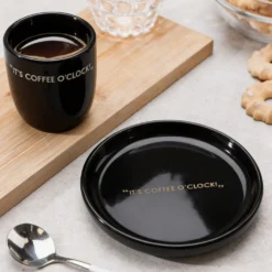 Tazzina caffè con piattino nero con scritta 135 ml